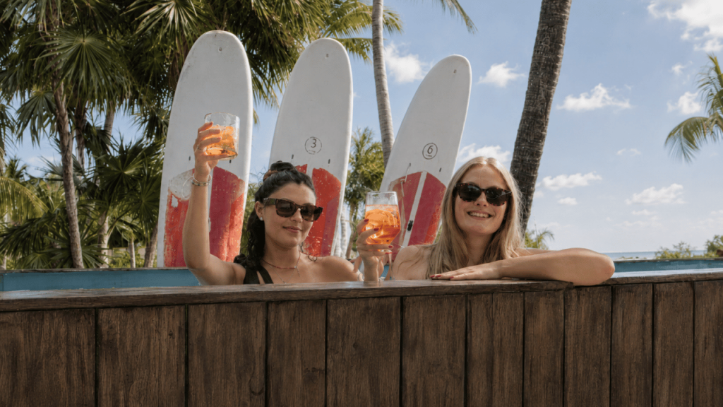 HOW TO ROMANTICIZE YOUR BEACH DAY?