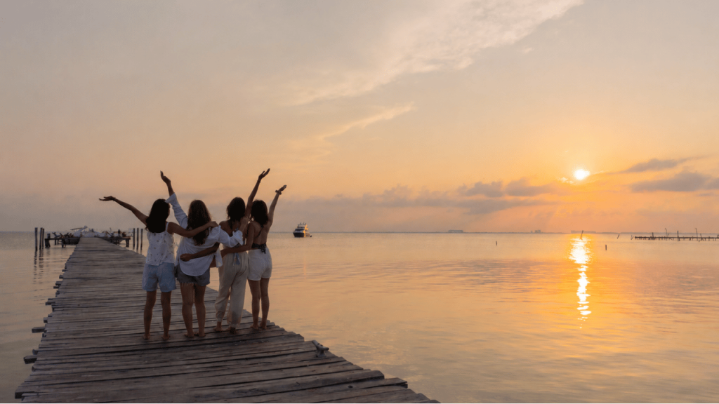HOW TO ROMANTICIZE YOUR BEACH DAY?